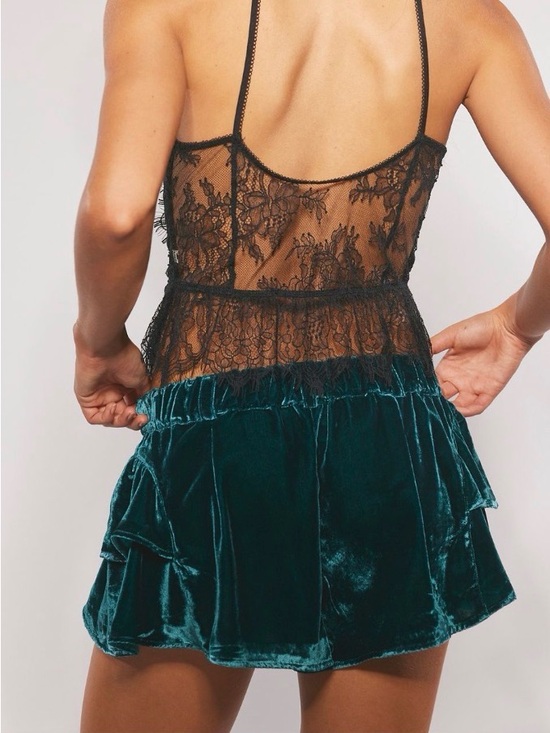 Free People Star Dust Ruffle Velvet Shorts in Teal Size Small NWT - Picture 8 of 9